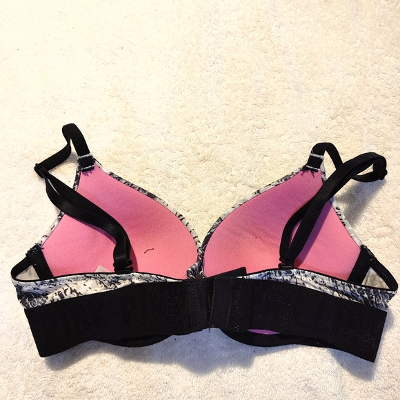 Victoria's Secret Wear Everywhere Padded Bra Size 32B - Picture 5 of 10